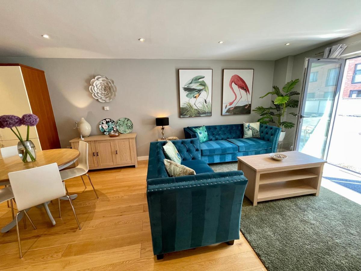 Stunning 2-Bed Town Centre Apartment - Hosted By Hutch Lifestyle Royal Royal Leamington Spa Exterior foto