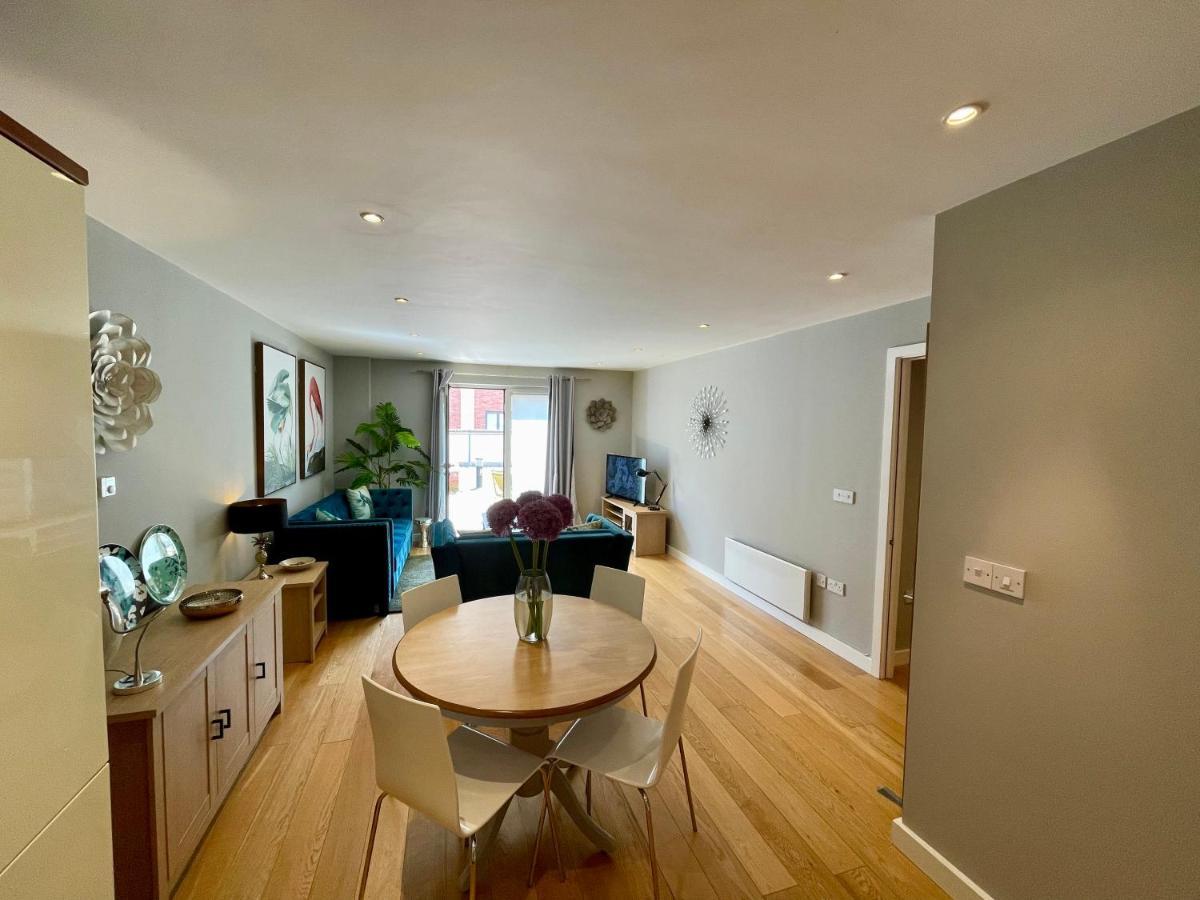 Stunning 2-Bed Town Centre Apartment - Hosted By Hutch Lifestyle Royal Royal Leamington Spa Exterior foto