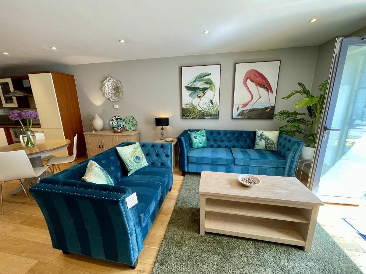 Stunning 2-Bed Town Centre Apartment - Hosted By Hutch Lifestyle Royal Royal Leamington Spa Exterior foto