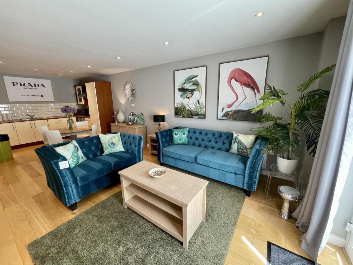Stunning 2-Bed Town Centre Apartment - Hosted By Hutch Lifestyle Royal Royal Leamington Spa Exterior foto