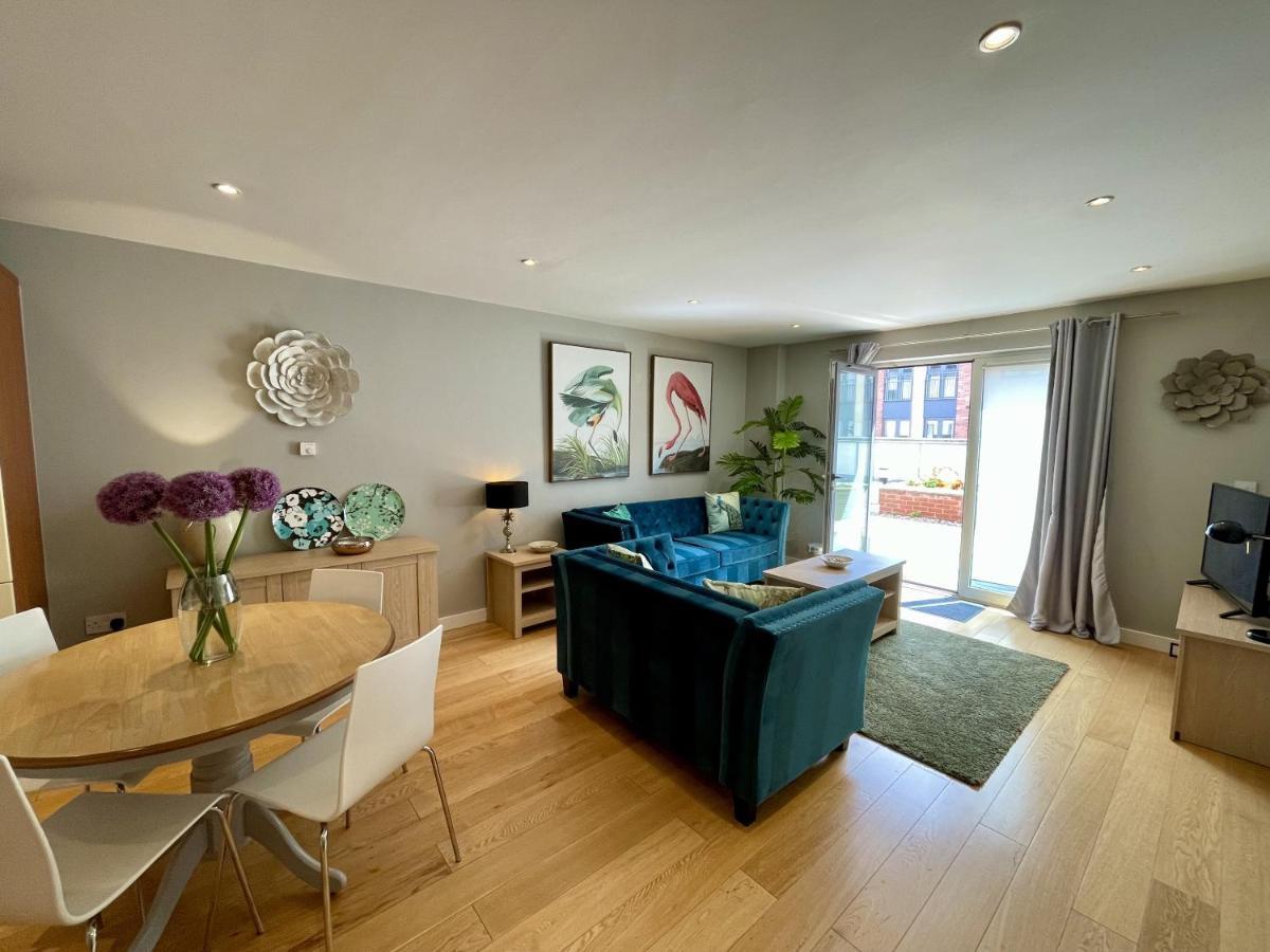 Stunning 2-Bed Town Centre Apartment - Hosted By Hutch Lifestyle Royal Royal Leamington Spa Exterior foto