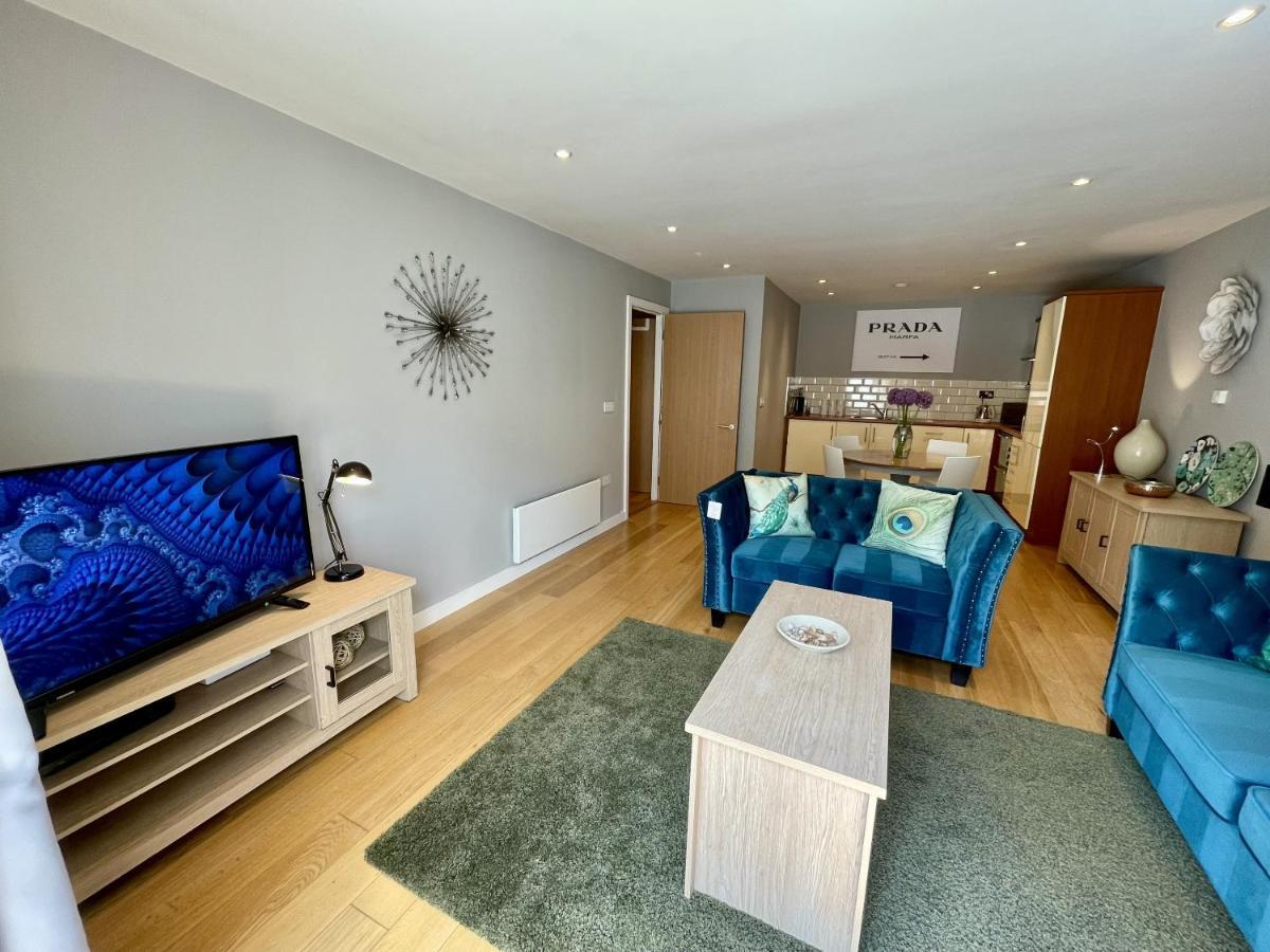 Stunning 2-Bed Town Centre Apartment - Hosted By Hutch Lifestyle Royal Royal Leamington Spa Exterior foto