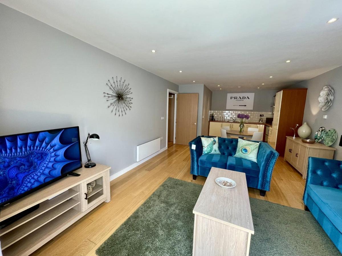 Stunning 2-Bed Town Centre Apartment - Hosted By Hutch Lifestyle Royal Royal Leamington Spa Exterior foto
