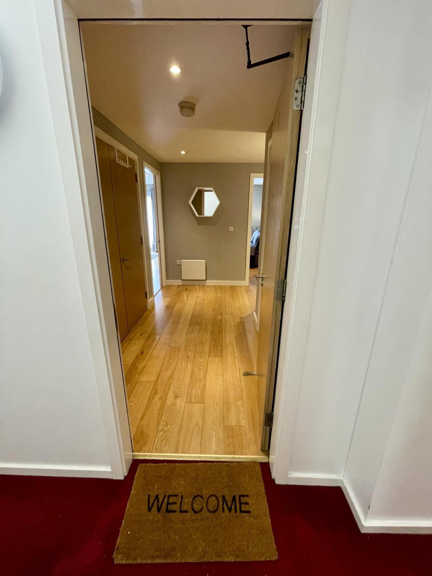 Stunning 2-Bed Town Centre Apartment - Hosted By Hutch Lifestyle Royal Royal Leamington Spa Exterior foto
